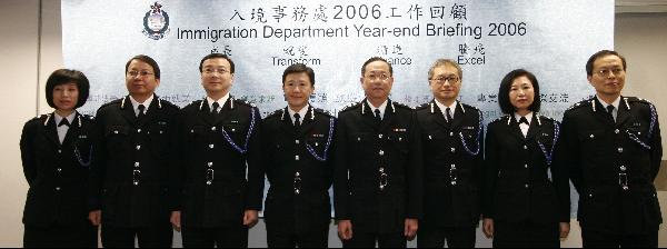 Ϥ