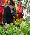 The Secretary for Food and Health, Dr Ko Wing-man, tours the locally grown accredited vegetable stalls manned by farmers at Lam Tei Farmers' Market after officiating at the opening ceremony today (May 11).