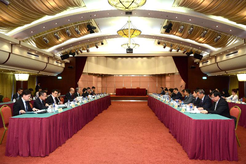 The Financial Secretary, Mr John C Tsang (sixth left), and the Secretary for Economy and Finance of the Macau Special Administrative Region, Mr Lionel Leong (sixth right), co-chair the Ninth Hong Kong Macao Co-operation High Level Meeting in Macau today (July 15).