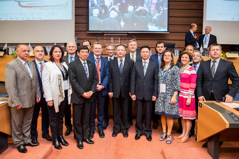 Hong Kong Customs attends the 127th/128th Council Sessions of the World Customs Organization (WCO) held in Brussels, Belgium between July 14 and 16. The Assistant Commissioner of Customs and Excise, Mr Jimmy Tam (fourth right, front row), the Vice Minister of the General Administration of Customs of the People’s Republic of China, Mr Hu Wei (fifth right, front row), the Director-General for Taxation and Customs Union of the European Commission, Mr Stephen Quest (sixth right, front row), and the Secretary-General of the WCO, Mr Kunio Mikuriya (seventh right, front row) pictured with the representatives of the participating Customs Administrations of 15 EU Member States (including Belgium, Czech Republic, France, Germany, Greece, Hungary, Italy, Lithuania, Netherlands, Poland, Portugal, Romania, Slovak Republic, Spain and the United Kingdom) after the Smart and Secure Trade Lanes Joint Administrative Arrangement Signing Ceremony.