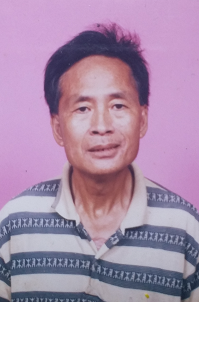 Kwan Yin, aged 70,  is about 1.7 metres tall, 50 kilograms in weight and of thin build. He has a pointed face with yellow complexion and short straight black hair. He lost the middle finger on his left hand. He was last seen wearing a short-sleeve shirt with black and whitee checker pattern in black and white color, dark color trousers, dark color shoes and carrying an orange recycle bag. 