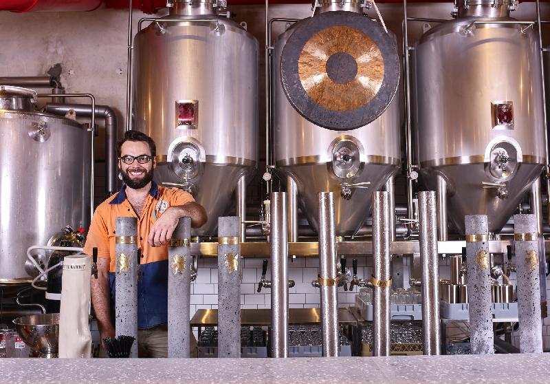 Australia-based Lion Pty Limited announced today (July 19) that it has opened the Little Creatures craft brewery in Kennedy Town, offering genuine Australian craft beer and cuisine to craft beer enthusiasts. Picture shows the microbrewery supplying fresh beers.