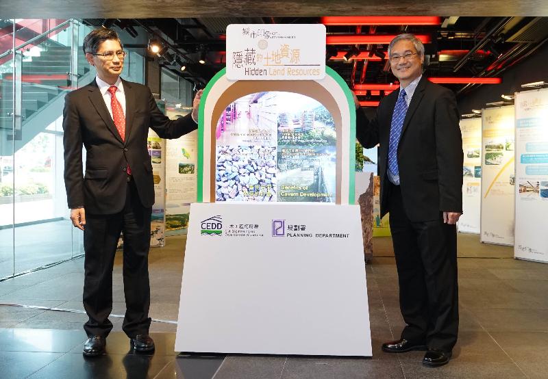 The Director of Planning, Mr Ling Kar-kan (right), and the Director of Civil Engineering and Development, Mr Daniel Chung (left), place picture sections signifying the benefits of cavern development onto a panel at the opening ceremony of the "City Impression@Hidden Land Resources" exhibition today (July 19).