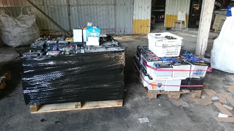 The Environmental Protection Department (EPD) raided a recycling site in Yuen Long last Friday (July 15) which illegally stored waste lead-acid batteries and other chemical waste. The EPD believes that the two intercepted containers involved in suspected illegal export of chemical waste yesterday (July 18) may be related to the recycling site. Picture shows the waste lead-acid batteries found at the recycling site.