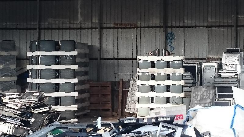 The Environmental Protection Department (EPD) raided a recycling site in Yuen Long last Friday (July 15) which illegally stored waste lead-acid batteries and other chemical waste. The EPD believes that the two intercepted containers involved in suspected illegal export of chemical waste yesterday (July 18) may be related to the recycling site. Picture shows the waste cathode ray tubes and waste LCD monitors found at the recycling site.