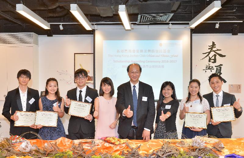 Five young talents were awarded scholarships by the Hong Kong Jockey Club Music and Dance Fund today (July 20). Photo shows (from left) the scholarship awardees Mr Austin Leung, Miss Rhythmie Wong and Mr Hippocrates Cheng; the Principal Assistant Secretary for Home Affairs, Ms Sandy Cheung; the Chairman of the Board of Trustees of the Fund, Dr Pang King-chee; the Head of Charities (Grant Making - Sports, Recreation, Arts and Culture) of the Hong Kong Jockey Club, Ms Rhoda Chan, and scholarship awardees Miss Chan Pui-shan and Mr Li Long-hin.