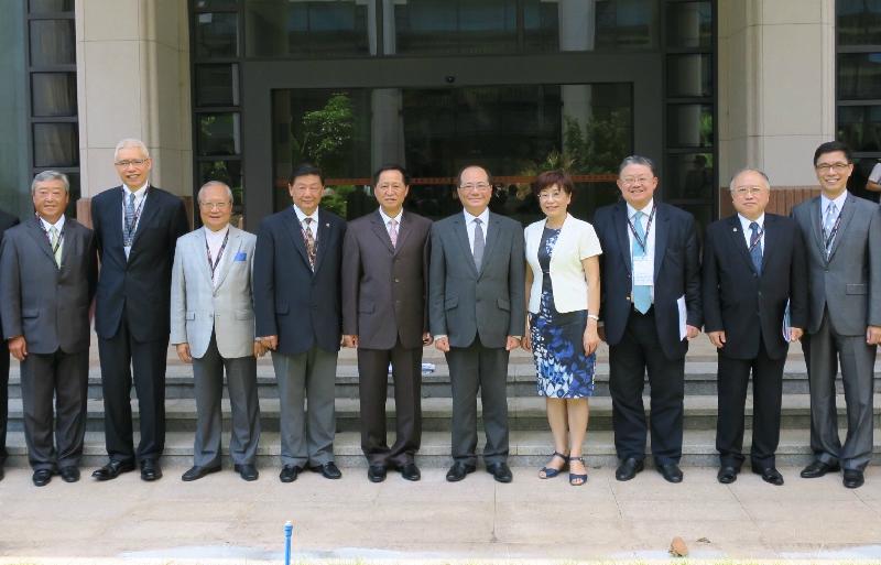 The Secretary for Education, Mr Eddie Ng Hak-kim, and six university council chairmen attended the Guangdong/Hong Kong Universities High Level Meeting in Guangzhou today (July 21). From left: Mr Ignatius Chan of the Hong Kong Polytechnic University; Mr Rex Auyeung of Lingnan University; Dr Norman Leung of the Chinese University of Hong Kong; Mr Herman Hu of the City University of Hong Kong; the Director-General of the Department of Education of Guangdong Province, Mr Luo Weiqi; Mr Ng; the Deputy Director-General of the Hong Kong and Macao Affairs Office of the Guangdong Provincial People's Government, Ms Ye Weiyuan; Mr Cheng Yan-kee of the Hong Kong Baptist University; Mr Andrew Liao of the Hong Kong University of Science and Technology; and the Under Secretary for Education, Mr Kevin Yeung.