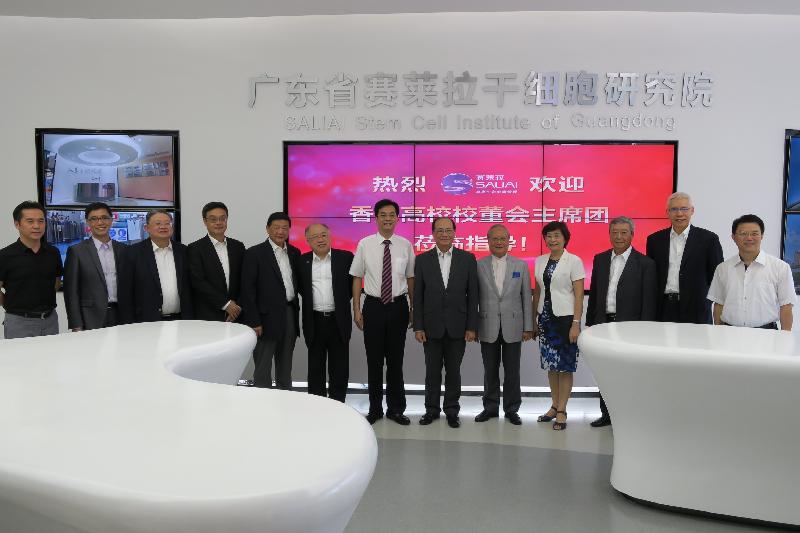 The Secretary for Education, Mr Eddie Ng Hak-kim (sixth right), and six university council chairmen continued their two-day visit and education exchanges in Guangdong Province today (July 21). They visited Guangzhou Saliai Stem Cell Science and Technology Co Ltd to learn more about the latest developments of hi-tech industries in Guangzhou.