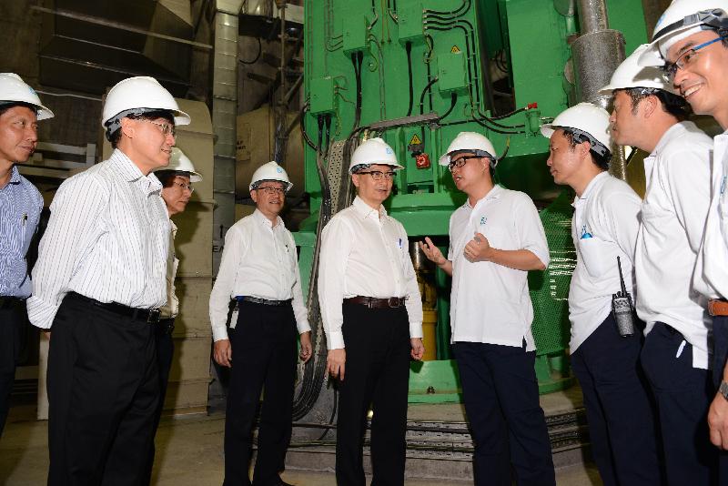 The Secretary for the Civil Service, Mr Clement Cheung (fifth right), and the Permanent Secretary for the Civil Service, Mr Thomas Chow (second left), visit the Stonecutters Island Sewage Treatment Works (SCISTW) main pump motor today (July 22). The SCISTW has the world’s most powerful sewage pumping system among the same type of treatment plants.