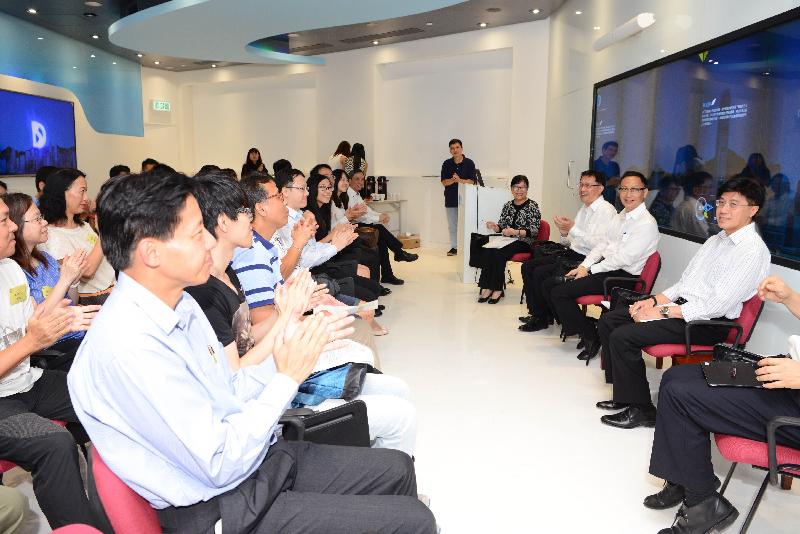 At a tea gathering with the Drainage Services Department staff representatives of various grades today (July 22), the Secretary for the Civil Service, Mr Clement Cheung (second right), encouraged them to continue to improve drainage services in a cost-effective and environmentally responsible manner.