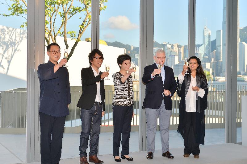 The Chief Secretary for Administration and Chairman of the Board of the West Kowloon Cultural District (WKCD) Authority, Mrs Carrie Lam (centre); the Managing Director of VPANG Architects Limited, Mr Vincent Pang (second left); the Chief Executive Officer of the WKCD Authority, Mr Duncan Pescod (second right); the Executive Director of M+ (designate), Ms Suhanya Raffel (first right); and the Acting Director of M+, Mr Doryun Chong (first left), propose a toast at the Dedication of M+ Pavilion at the WKCD today (July 22).