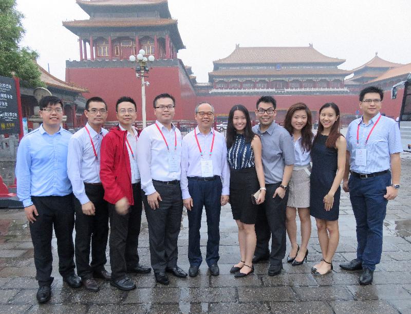 The Secretary for Home Affairs, Mr Lau Kong-wah (fifth left), pictured in Beijing today (July 25) with young Hong Kong people who are taking part in internships in Beijing to learn more about the Mainland working environment.