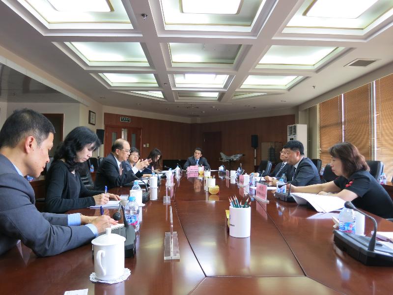 The Secretary for Labour and Welfare, Mr Matthew Cheung Kin-chung (third left), meets with the Vice Minister of Civil Affairs, Mr Gu Chaoxi (second right), in Beijing today (July 27) to exchange views on ageing society and other social welfare matters.