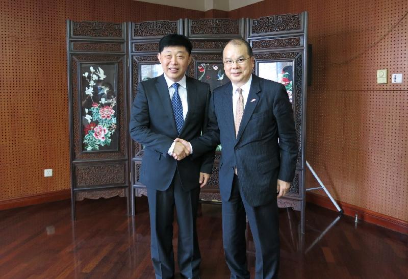 The Secretary for Labour and Welfare, Mr Matthew Cheung Kin-chung (right), is pictured with the Vice Minister of Civil Affairs, Mr Gu Chaoxi (left), in Beijing today (July 27).