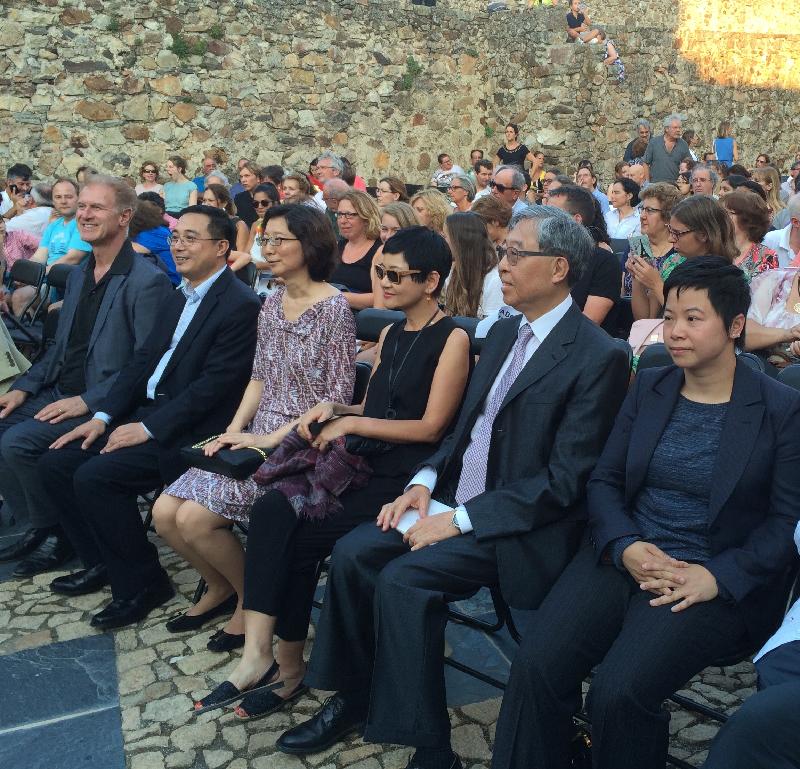 The Deputy Representative of the Hong Kong Economic and Trade Office in Brussels, Ms Drew Lai (first right), watches the performance of the Hong Kong Sinfonietta at the Marvão Castle on July 28 (Portugal time) together with (from left) the Principal Guest Conductor of the Hong Kong Sinfonietta, Mr Christoph Poppen; the Chinese Ambassador to Portugal, Mr Cai Run and his spouse; member of Board of Governors of the Hong Kong Sinfonietta, Mrs Shirley Chung; and the Chairman of Board of Governors of the Hong Kong Sinfonietta, Mr Chan Yuk-kwan.