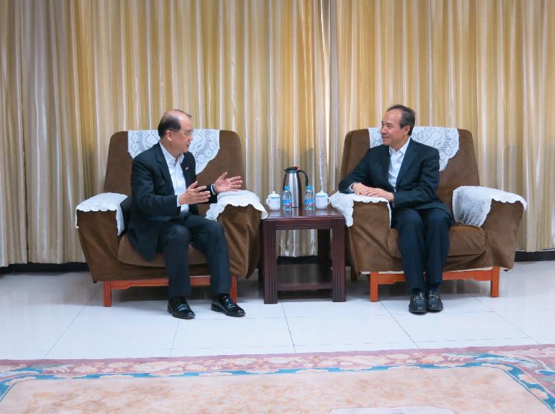 The Secretary for Labour and Welfare, Mr Matthew Cheung Kin-chung (left), meets with the Deputy Director of the Hong Kong and Macao Affairs Office of the State Council, Mr Zhou Bo, in Beijing today (July 29) to update him on developments and new initiatives in the labour and welfare areas.