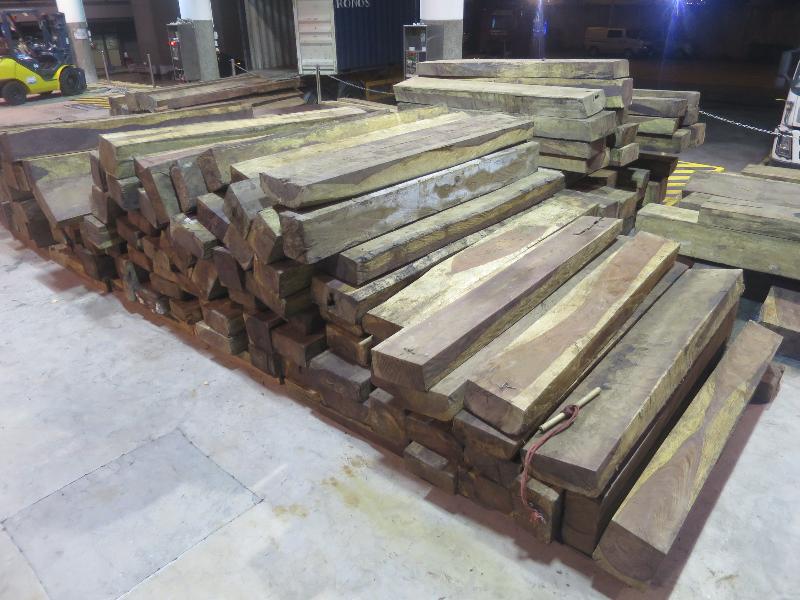 Hong Kong Customs seized about 73 300 kilograms of suspected Dalbergia cochinchinensis wood logs with a value of about $10 million from three containers on July 26 and 28.