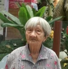 Ng Tsui-lau, aged 83, is about 1.52 metres tall, 45 kilograms in weight and of thin build. She has a pointed face with yellow complexion and short straight white hair. She was last seen wearing white long-sleeve shirt, black trousers and purple slippers.