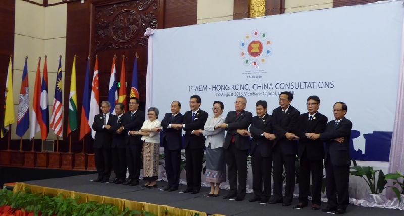 The Secretary for Commerce and Economic Development, Mr Gregory So (six from left), attends the 1st ASEAN Economic Ministers – Hong Kong, China Consultations in Laos today (August 6) to discuss the progress and target of the Hong Kong, China – ASEAN Free Trade Agreement negotiations with the participating ASEAN Economic Ministers.