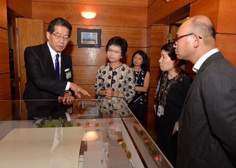 The Secretary for Commerce and Economic Development, Mr Gregory So (first left), accompanied by the Postmaster General, Mrs Jessie Ting (second left), visits the Air Mail Centre of Hongkong Post at the Hong Kong International Airport today (August 11).