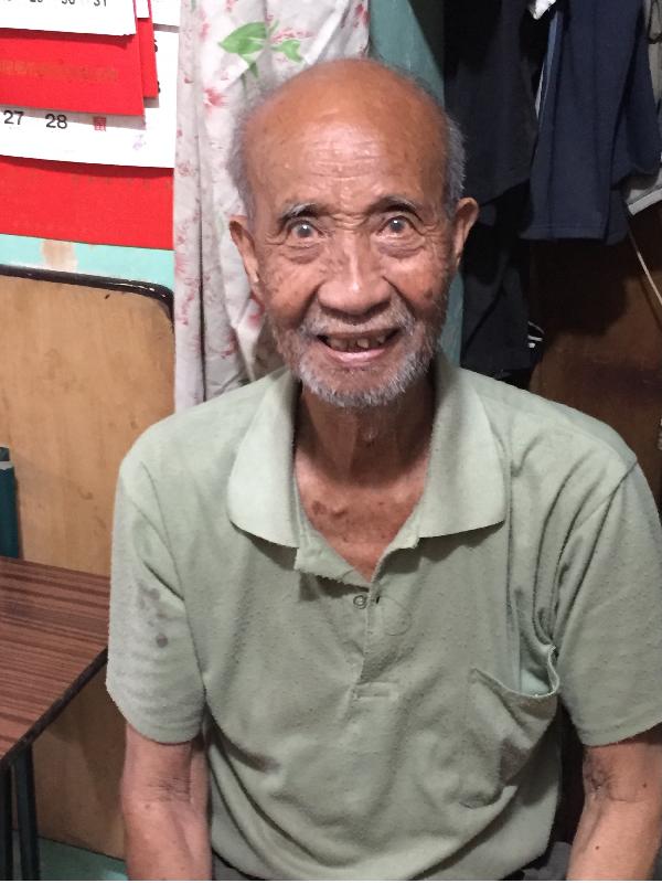 Lui Yuen, aged 87, is about 1.7 metres tall, 55 kilograms in weight and of thin build. He has a pointed face with yellow complexion and he is bald. He was last seen wearing a light green T-shirt, dark-coloured trousers and cloth shoes.