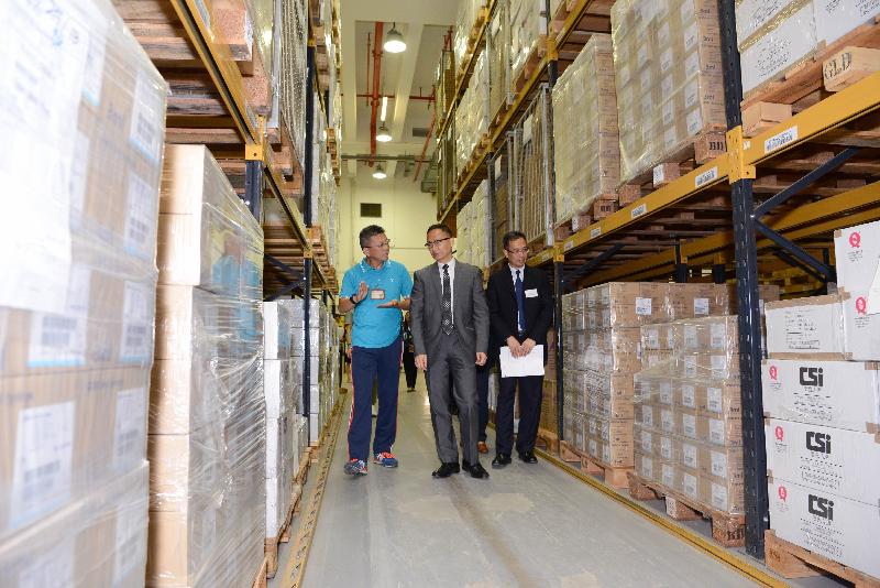 The Secretary for the Civil Service, Mr Clement Cheung, visited the Government Logistics Department today (August 15). Photo shows Mr Cheung (centre) touring the Unallocated Store, which mainly keeps essential and emergency items.