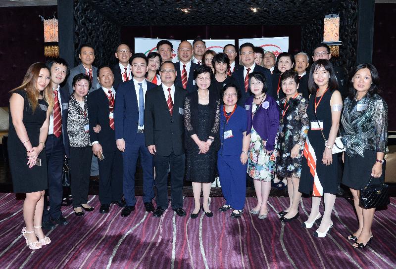 政務司司長林鄭月娥（前排右六）昨日（八月十五日）與約一百位在越南胡志明市生活和工作的港人會面，向他們介紹香港的最新發展。他們來自香港中華總商會、越南香港商會，以及香港‧越南商會。
