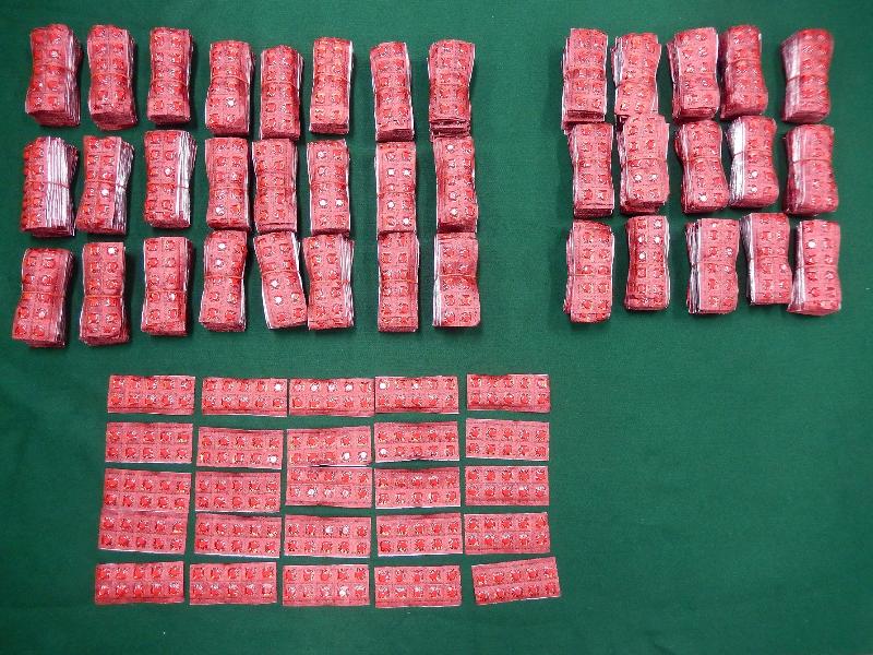Hong Kong Customs today (August 17) seized 10 000 tablets of suspected Nimetazepam (Erimin 5) in Lo Wu Control Point. The total market value of the drugs was about $460,000.
