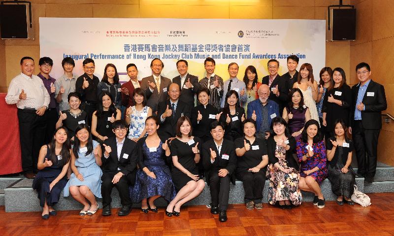 The cocktail reception of the inaugural performance of the Hong Kong Jockey Club Music and Dance Fund Awardees Association was held last Saturday (August 13) at the Kwai Tsing Theatre. Photo shows guests in attendance including the Principal Assistant Secretary for Home Affairs, Ms Sandy Cheung (second row, third left); the Chairman of the Board of Trustees of the Hong Kong Jockey Club Music and Dance Fund, Dr Pang King-chee (second row, fourth left); the Chairperson of the Executive Committee of the Association, Ms Yip Wing-sie (second row, fifth left); the Head of Charities (Grant Making - Sports, Recreation, Arts and Culture) of the Hong Kong Jockey Club, Ms Rhoda Chan (second row, third right); members of the Board of Trustees; former Chairmen of the Board of Trustees; and past music and dance scholarship recipients of the Fund.