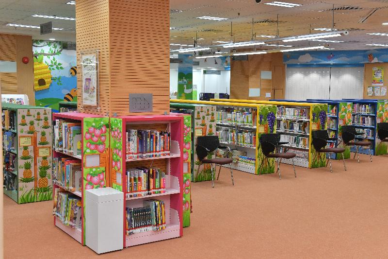粉嶺南公共圖書館明日（八月二十三日）起開放予市民使用，為區內居民提供多元化的圖書館服務。圖示粉嶺南公共圖書館內的兒童圖書館。
