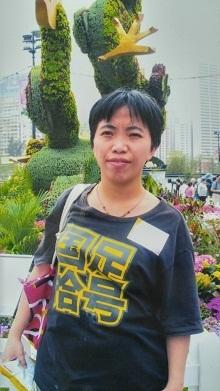 Kwan Man-see, aged 35,  is about 1.5 metres tall, 54 kilograms in weight and of medium build. She has a long face with yellow complexion and short straight black hair. She was last seen wearing a white short-sleeve T-shirt, blue jeans, pink slippers and carrying a black shoulder bag.