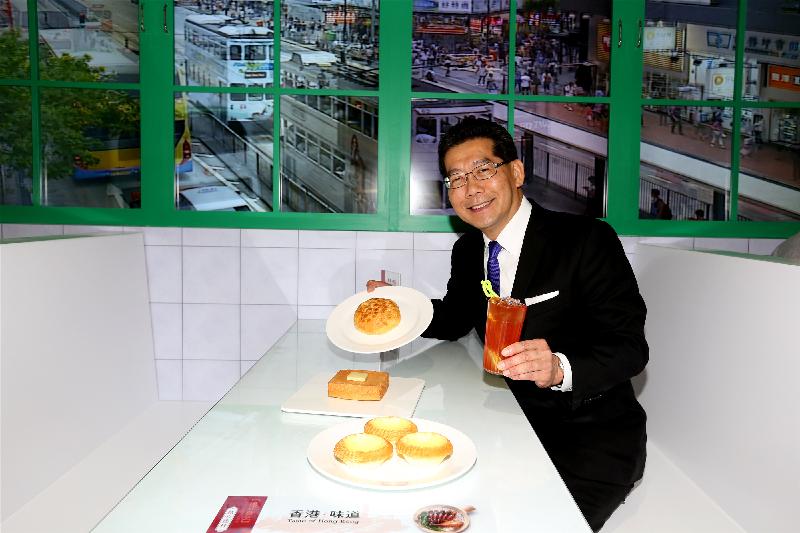 The Secretary for Commerce and Economic Development, Mr Gregory So, tours the "Taste of Hong Kong" thematic exhibition after attending the opening ceremony of "Savouring Hong KongD�Liaoning 2016" and "2016 Hong Kong Trendy Products Expo, Dalian", as well as "Dalian + Hong Kong Brand Festival", in Dalian today (August 26).