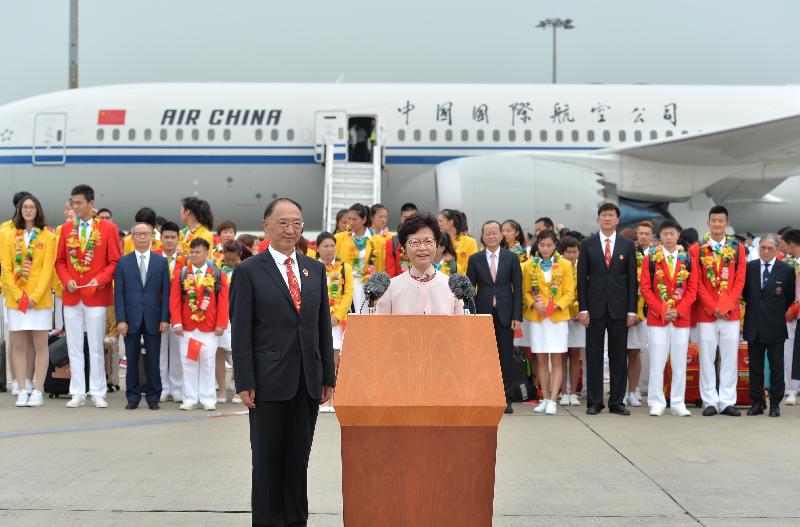 A Rio Olympic Games Mainland Olympians delegation led by the Minister of the General Administration of Sport of China, Mr Liu Peng, arrived in Hong Kong this morning (August 27) for a three-day visit. Photo shows the Chief Secretary for Administration, Mrs Carrie Lam (right), speaking to the media at the Hong Kong International Airport. Looking on is Mr Liu (left).