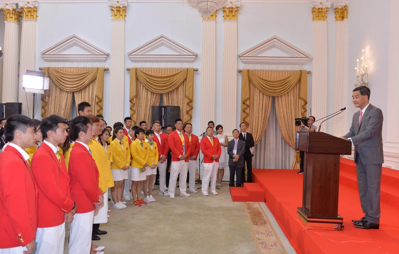 The Chief Executive, Mr C Y Leung, hosted a reception for the visiting delegation of Rio Olympic Games Mainland Olympians today (August 27) at Government House. Picture shows Mr Leung delivering his speech at the reception. 