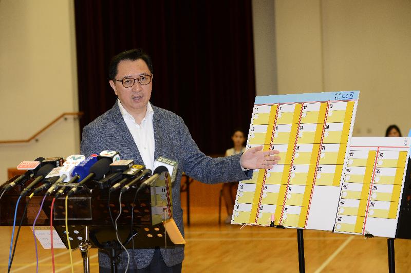 The Chairman of the Electoral Affairs Commission, Mr Justice Barnabas Fung Wah, introduces the special features of the ballot papers for geographical constituencies and the District Council (second) functional constituency today (August 28).