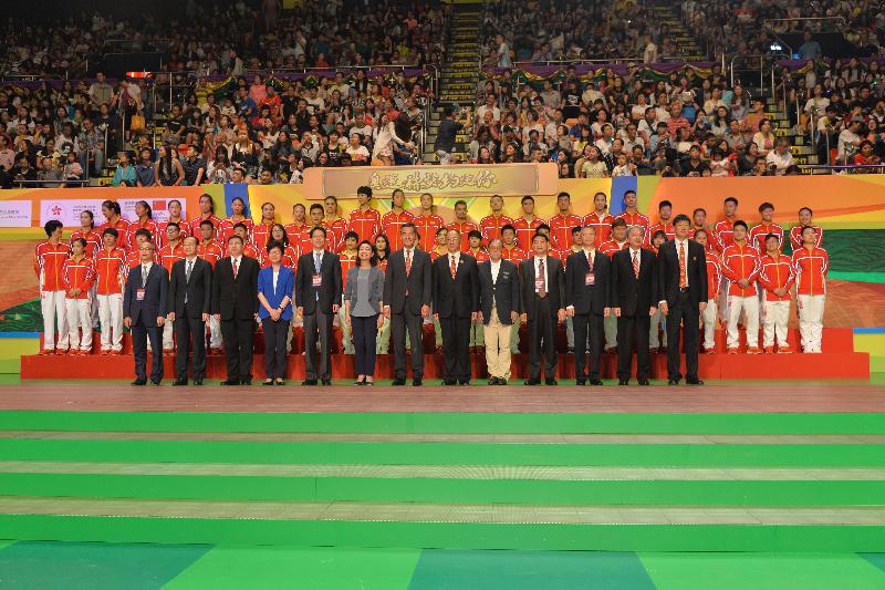 The Chief Executive, Mr C Y Leung, this afternoon (August 28) attended the variety show "A Date with Mainland Olympians" at Queen Elizabeth Stadium in Wan Chai. Picture shows Mr and Mrs Leung (front row, seventh and eighth right); the Minister of the General Administration of Sport of China, Mr Liu Peng (front row, sixth right); the Director of the Liaison Office of the Central People's Government in the Hong Kong Special Administrative Region, Mr Zhang Xiaoming (front row, fifth left); the President of the Sports Federation & Olympic Committee of Hong Kong, China, Mr Timothy Fok (front row, fifth right); the Chief Secretary for Administration, Mrs Carrie Lam (front row, fourth left); the Financial Secretary, Mr John C Tsang (front row, second right); the Secretary for Home Affairs, Mr Lau Kong-wah (front row, first left); and other guests with the Rio Olympic Games Mainland Olympians delegation.