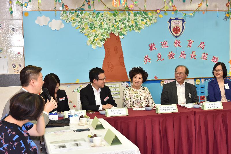 The Secretary for Education, Mr Eddie Ng Hak-kim (second right), today (August 29) visited Po Leung Kuk Li Tsui Chung Sing Memorial Kindergarten in Hung Hom to understand the progress of the kindergarten in preparing for the implementation of the Free Quality Kindergarten Education Scheme. Mr Ng learnt from staff members from the Po Leung Kuk and the kindergarten about their preparation for implementing the new policy and listened to their views. Mr Ng was accompanied by the Chairman and Chief School Supervisor of the Po Leung Kuk, Dr Eleanor Kwok (third right), during the visit.