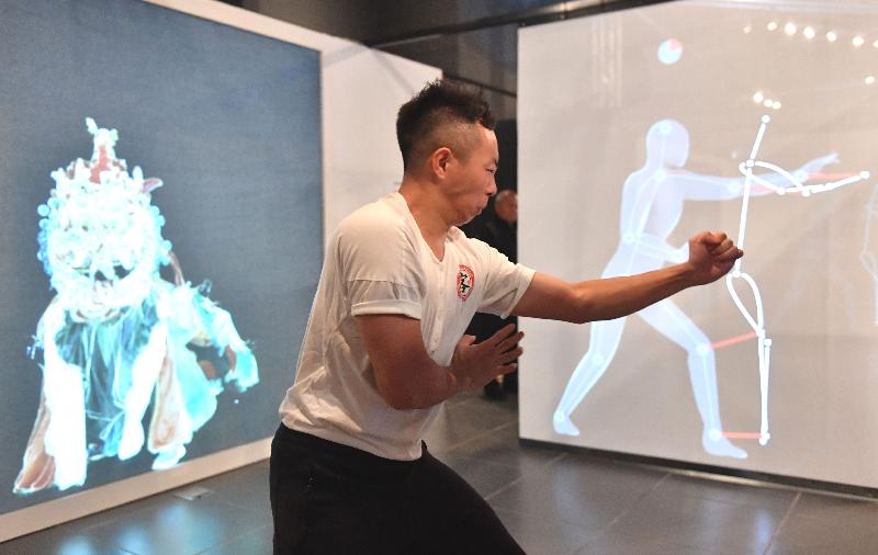 The "300 Years of Hakka Kung Fu: Digital Vision of its Legacy and Future" exhibition will be held from tomorrow (September 2) to September 30 at the Hong Kong Heritage Museum. Photo shows the interactive exhibit "Become a Kung Fu Master!". Through sensor installations, visitors are able to learn different forms of kung fu by following the projected postures on a video screen.