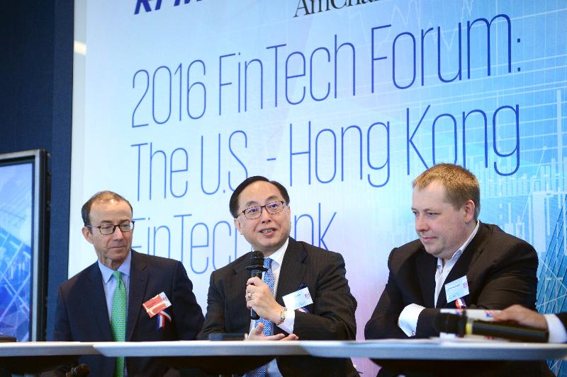 Addressing the "2016 FinTech Forum: The US - Hong Kong FinTech Link" this morning (September 2), the Secretary for Innovation and Technology, Mr Nicholas Yang (centre), said that as one of the international financial centres, Hong Kong has a vibrant local FinTech sector. Over the years, the Hong Kong Special Administrative Region Government has been supporting and facilitating the development of FinTech in Hong Kong. Next to Mr Yang are the Vice Chairman of the American Chamber of Commerce in Hong Kong, Mr Steve Lackey (left), and the Partner and Head of Fintech of KPMG China, Mr James McKeogh (right).