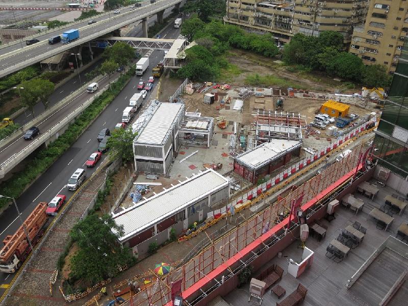 The Kwun Tong Community Green Station (CGS) is located at the junction of Sheung Yee Road and Kai Fuk Road in Kowloon Bay. Construction has been making good progress. Subject to the progress of other preparation works, the Kwun Tong CGS is expected to commence operation in late 2016 at the earliest.