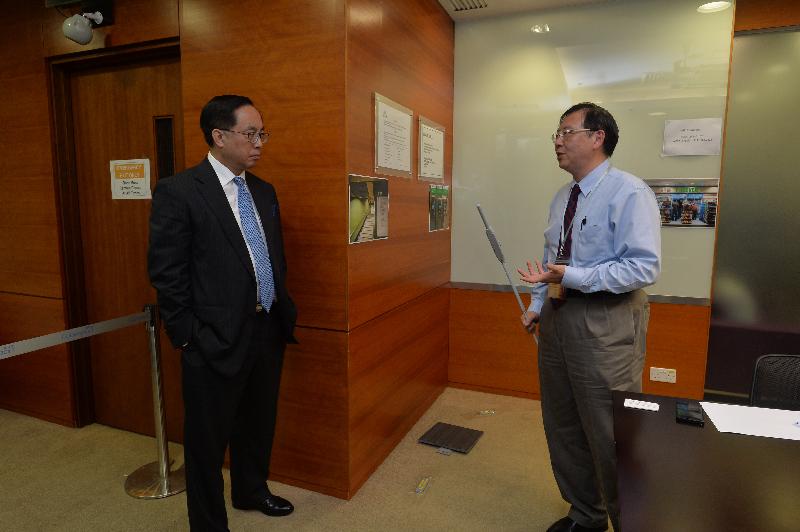 The Secretary for Innovation and Technology, Mr Nicholas W Yang (left), receives a briefing by the Chief Executive Officer of the Hong Kong R&D Centre for Logistics and Supply Chain Management Enabling Technologies (LSCM), Mr Simon Wong (right), on the smart cane navigation system for visually impaired persons during his visit to the LSCM today (September 2). By reading the signals sent out from radio frequency identification tags installed inside tactile paving, the smart cane can provide voice instructions to the user via smartphone.