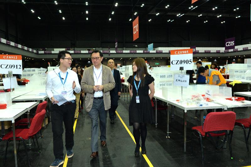 The Chairman of the Electoral Affairs Commission, Mr Justice Barnabas Fung Wah (second left) visits the Central Counting Station of the 2016 Legislative Council General Election at the AsiaWorld-Expo today (September 3) to inspect the preparatory work for the election.