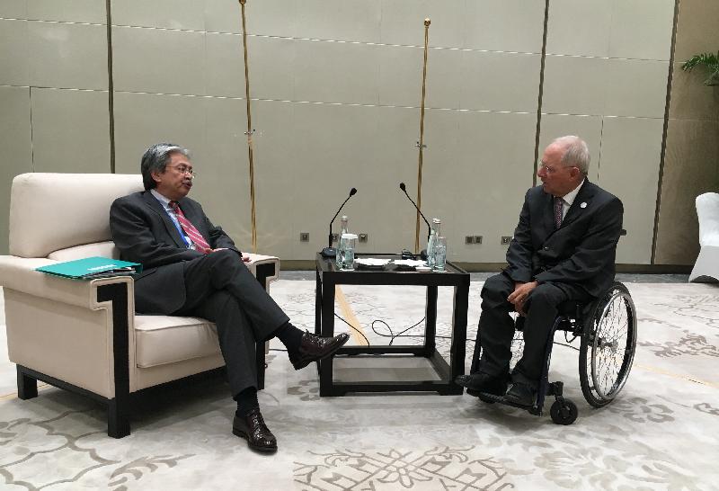 The Financial Secretary, Mr John C Tsang (left), today (September 5) meets with the Federal Minister of Finance of Germany, Mr Wolfgang Schäuble, in Hangzhou to exchange views on the economic outlook of the euro zone and the impact of Brexit on the region's economic development.