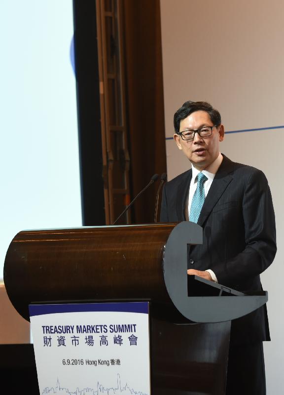 由香港金融管理局（金管局）与财资市场公会合办的「2016财资市场高峰会」今日（九月六日）在香港举行。图示金管局总裁陈德霖在高峰会上致欢迎辞及发表主题演讲。