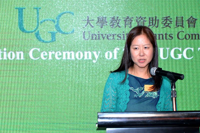 Dr Grace Ngai, an awardee of the 2016 University Grants Committee Teaching Award, speaks on her team's teaching philosophies today (September 8) at the award presentation ceremony.