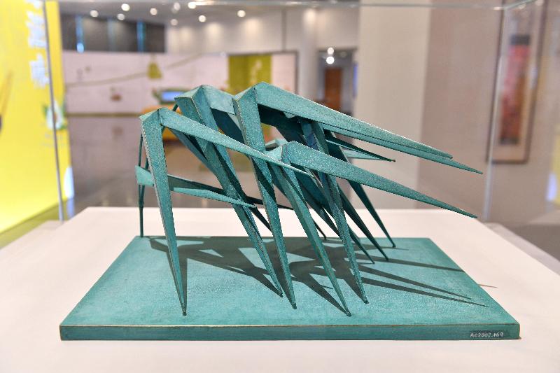 The exhibition "Living with Bamboo: Museum of Art is Here" is displaying the metal sculpture "Bamboo in the wind" by Van Lau.