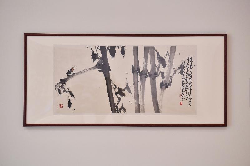 The exhibition "Living with Bamboo: Museum of Art is Here" is displaying the ink painting painted by Zhao Shao-ang, "Cicada and bamboo".