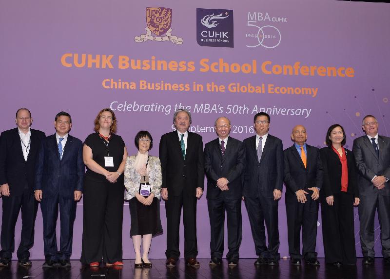  The Financial Secretary, Mr John C Tsang, attended the Chinese University of Hong Kong (CUHK) Business School Conference this morning (September 9). Photo shows Mr Tsang (fifth left) with the Dean of CUHK Business School, Professor Kalok Chan (fourth right); Pro-Vice-Chancellor of CUHK, Professor Michael Hui (fifth right), and other guests.

