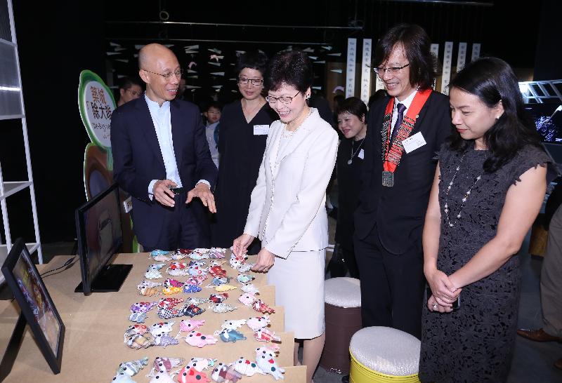 The Chief Secretary for Administration, Mrs Carrie Lam, attended the opening ceremony of the "REVEAL 2" exhibition organised by the Hong Kong Institute of Architects today (September 9). Picture shows Mrs Lam (third right) touring the exhibition. Also present is the Secretary for the Environment, Mr Wong Kam-sing (first left).