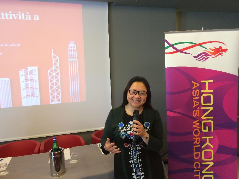 The Hong Kong Economic and Trade Office, Brussels (HKETO, Brussels) held a seminar for the business community in Tricase, Italy, yesterday (September 8, Tricase time). Photo shows the Deputy Representative of HKETO, Brussels, Miss Alice Choi, delivering a speech at the seminar.